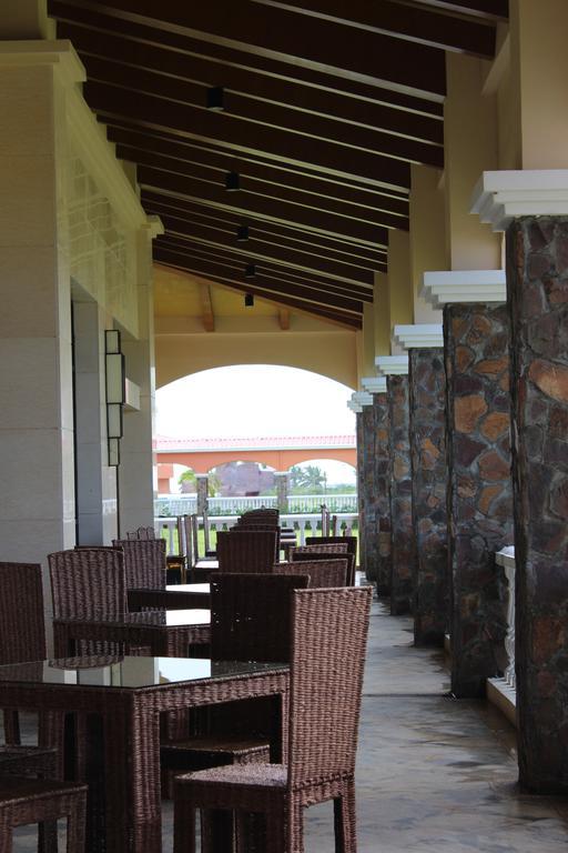 Golden Peacock Resort Hotel Beira Exterior photo
