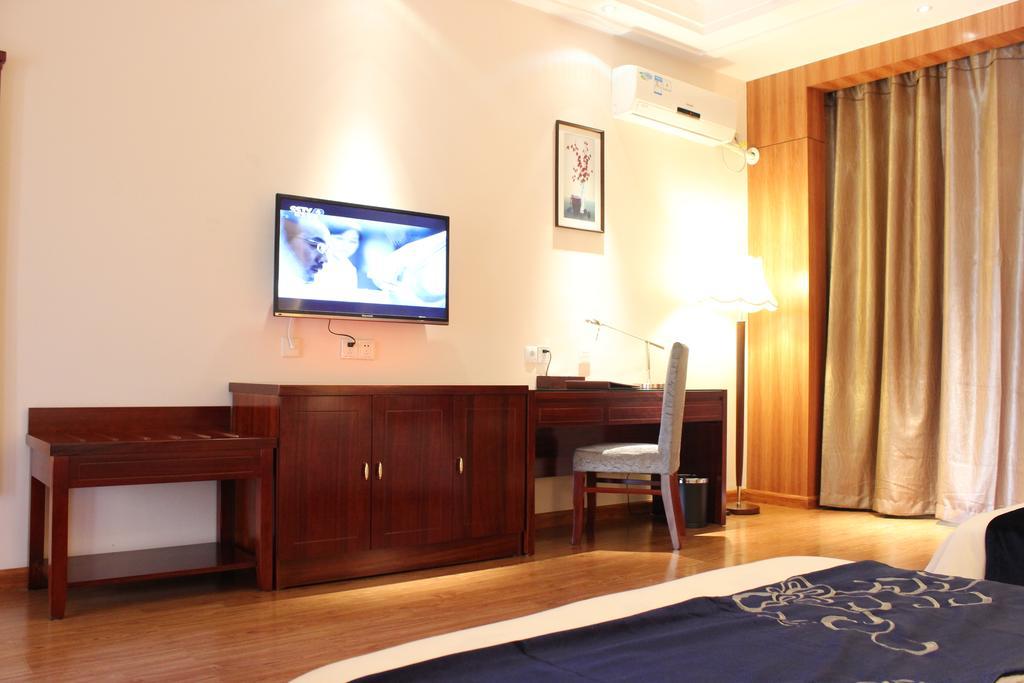 Golden Peacock Resort Hotel Beira Room photo