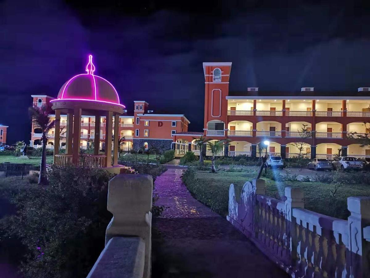 Golden Peacock Resort Hotel Beira Exterior photo