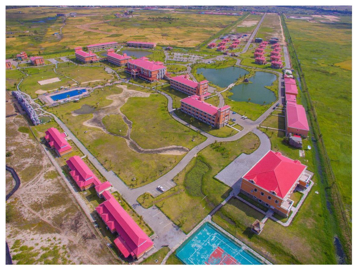 Golden Peacock Resort Hotel Beira Exterior photo